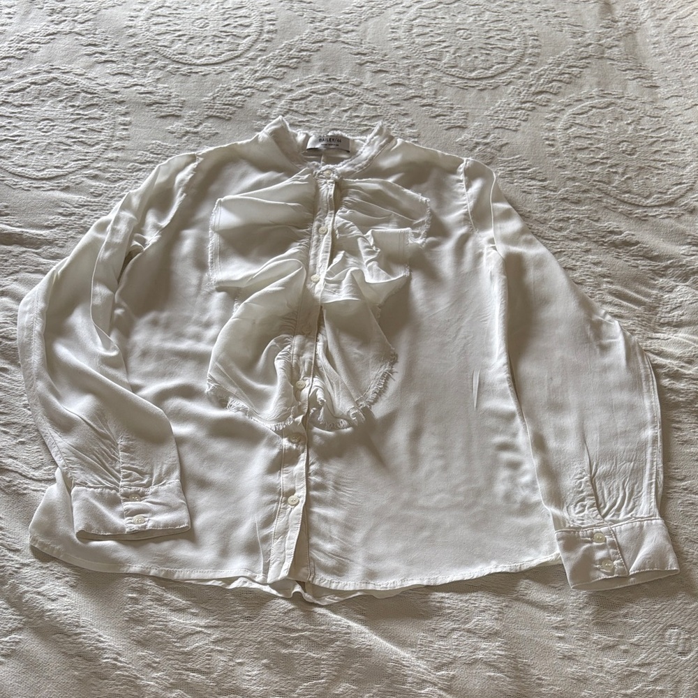 Baley/44 Elegant White Ruffle Blouse Gently Loved M